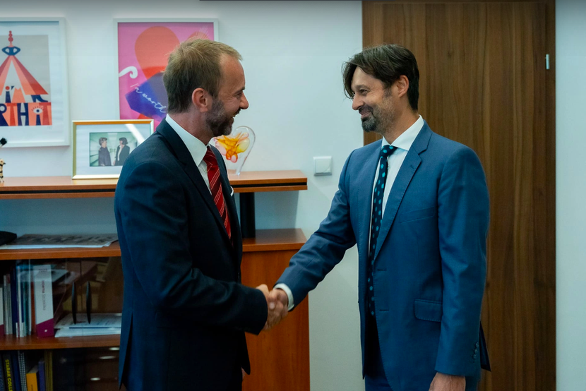 Dr Maciej Dąbrowski zastąpił na stanowisku zastępcy dyrektora ds. klinicznych Narodowego Instytutu Kardiologii prof. Macieja Sterlińskiego. Dr Maciej Dąbrowski zastąpił na stanowisku zastępcy dyrektora ds. klinicznych Narodowego Instytutu Kardiologii prof. Macieja Sterlińskiego.