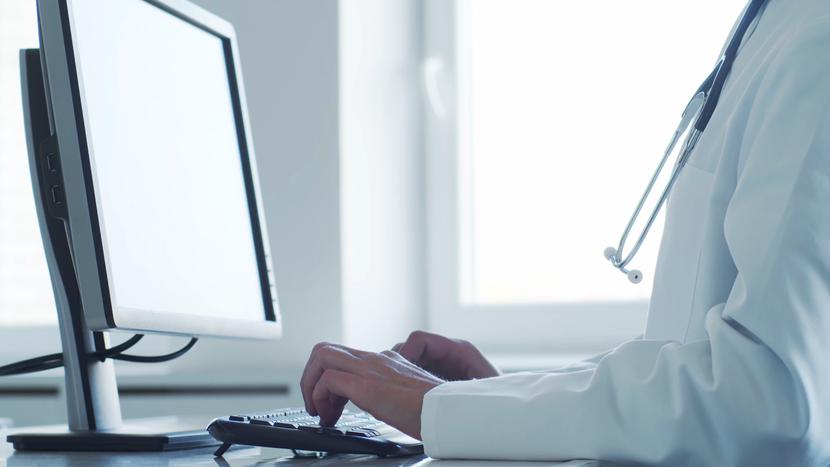 Jak informuje NIL, rzecznicy odpowiedzialności zawodowej wystąpili z wnioskami do sądów lekarskich o zabezpieczenie poprzez zawieszenie praw wykonywania zawodu lekarza na czas postępowania.