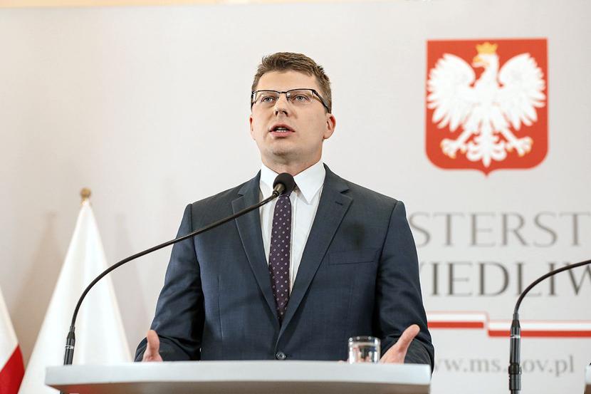 W ZGODZIE Z KONSTYTUCJĄ: