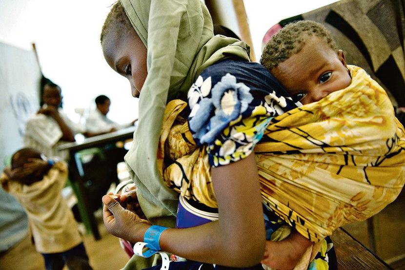 Raport UNFPA podaje, że na ziemi żyje około 580 mln dorastających dziewcząt. Cztery na pięć z nich to mieszkanki krajów rozwijających się. Dane są niepokojące, bo 95 proc. ciąż występujących u nastolatek notuje się w krajach rozwijających się, a 19 proc. młodych kobiet zachodzi w ciążę przed 18. rokiem życia. A przyszłość świata należy właśnie do... krajów rozwijających się. [FOT. FORUM]
 
 
 