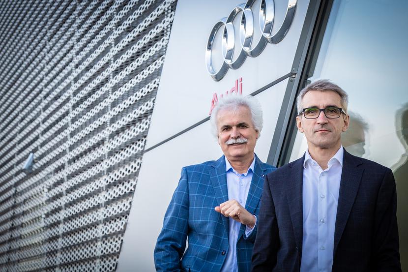 Będziemy obecni online i ten segment zamierzamy mocno rozwijać, m.in. tworząc profesjonalne call center. Mocno stawiamy na segment samochodów używanych — zapowiada Mirosław Cichy, współwłaściciel Grupy Cichy-Zasada (z lewej). Chcemy dobrze wykorzystać czas po połączeniu, żeby w pełni zagospodarować wszystkie nasze szanse i obszary biznesowe — dodaje Karol Obiegły, prezes zarządu Grupy Cichy-Zasada. [fot. arc]