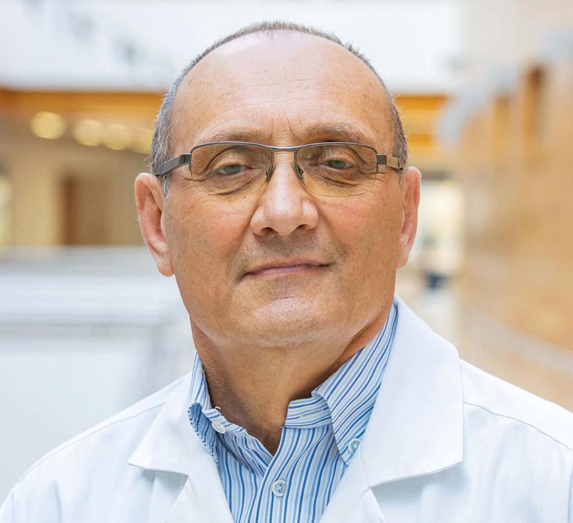 Prof. dr hab. n. med. Jacek Jassem jest specjalistą w dziedzinie radioterapii onkologicznej i onkologii klinicznej, prezesem zarządu Polskiej Ligi Walki z Rakiem, przewodniczącym Central and East European Oncology Group.