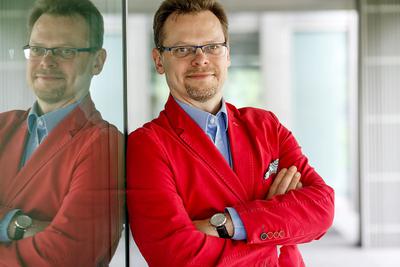 Marcin Szumowski, który kieruje OncoArendi Therapeutics i jest znaczącym akcjonariuszem spółki, wraz z Markiem Dziubińskim współtworzył telemedyczne Medicalgorithmics i do 2010 r. był prezesem tej spółki, która potem weszła na NewConnect, a następnie na GPW. Teraz zachęca inwestorów do wyłożenia pieniędzy na poszukiwanie nowych leków.