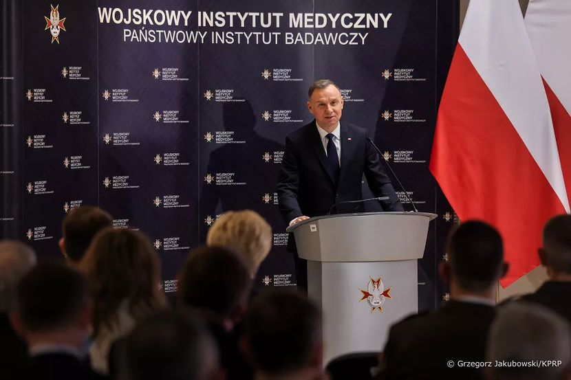 Prezydent Andrzej Duda podczas uroczystości 20-lecia utworzenia Wojskowego Instytutu Medycznego w Warszawie. Prezydent Andrzej Duda podczas uroczystości 20-lecia utworzenia Wojskowego Instytutu Medycznego w Warszawie.