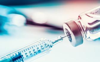 Prof. Pyrć: osoby zniechęcające do szczepień mają krew na rękach
