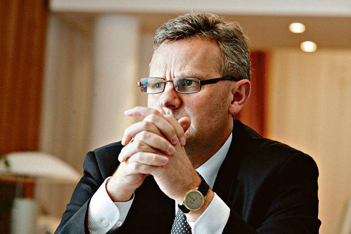Aleksander Grad zmienia barwy, ale zostaje w energetyce, a za ten sektor w ministerstwie skarbu odpowiada Zdzisław Gawlik, z którym Grad znakomicie się dogaduje. W poprzedniej kadencji, gdy Grad był ministrem skarbu, Gawlik był wiceministrem. Następnie przez rok pracowali razem w zarządzie jądrowych spółek PGE. [FOT. TR]