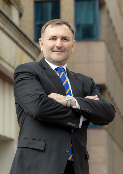 Przemysław Dąbrowski, obecny prezes Getbacku, zabiega o to, by wierzyciele windykatora mieli do wyboru dwie propozycje układowe. Przyszedł jednak do spółki w takiej kondycji, że może to być wybór między dżumą a cholerą.