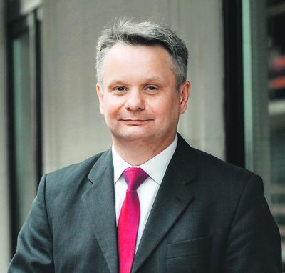 Mirosław Maliszewski, prezes Związku Sadowników RP i poseł, przyznaje, że sprawa jest powszechnie znana, tzn. kolejni przedsiębiorcy podnoszą, że nie dostali pieniędzy za przeprowadzony skup, i będzie na razie interweniował na poziomie sejmowej komisji rolnictwa.