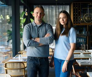 Ze smażalni ryb do&nbsp;Hali Koszyki. Historia duetu, który odczarował owoce morza