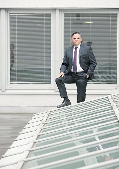 NOWE OTWARCIE: Ponad 20-letnie doświadczenie w branży ubezpieczeniowej  się przydało. Marek Czerski jest prezesem KUKE niespełna dwa miesiące,  ale już wie, co trzeba zmienić w państwowej instytucji, żeby lepiej  odpowiadała na potrzeby klientów i konkurowała z innymi podmiotami.  Pomóc ma strategia rozwoju do 2021 r., która wpisze KUKE w nowe zadania  związane z rządowym planem rozwoju.