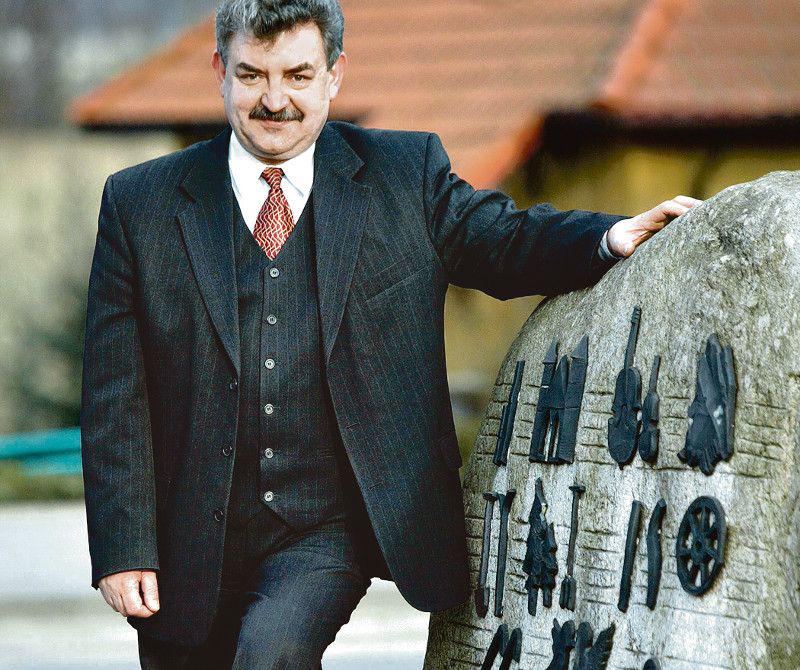 NA DYWANIKU: Kazimierz Kleina (PO), szef senackiej komisji finansów, rozumie obawy agentów, ale zanim porozmawia o transgranicznym interchange, najpierw chce porozmawiać o krajowym. Martwi go, że stawki interchange dla drobnego handlu nie poszły w dół. [FOT. BH]