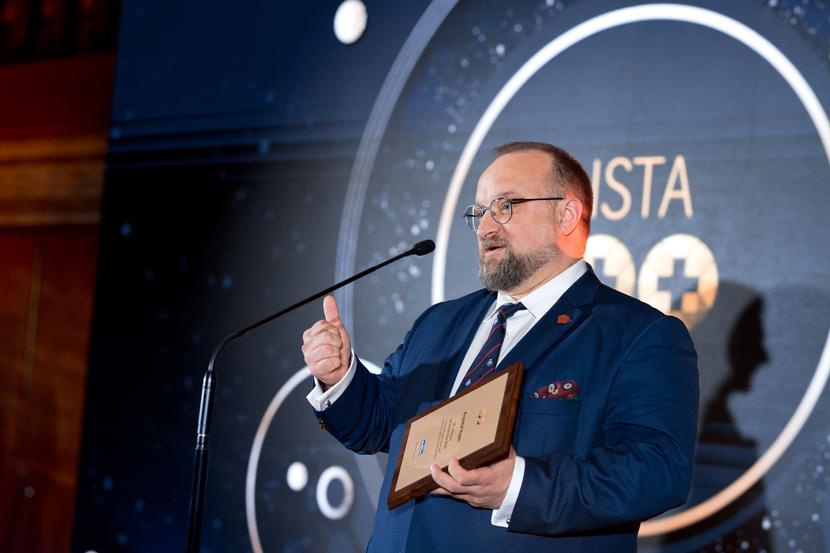 Krzysztof Kopeć, prezes Polskiego Związku Pracodawców Przemysłu Farmaceutycznego – Krajowych Producentów Leków; członek zarządu Konfederacji Lewiatan; współtwórca i członek rady Fundacji Krajowa Organizacja Weryfikacji Autentyczności Leków KOWAL; ekspert w obszarze refundacji leków, prawa i postępowania administracyjnego. Krzysztof Kopeć, prezes Polskiego Związku Pracodawców Przemysłu Farmaceutycznego – Krajowych Producentów Leków; członek zarządu Konfederacji Lewiatan; współtwórca i członek rady Fundacji Krajowa Organizacja Weryfikacji Autentyczności Leków KOWAL; ekspert w obszarze refundacji leków, prawa i postępowania administracyjnego.