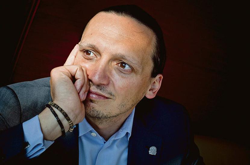 Duże pieniądze PZU ma od dawna, ale do niedawna nie byliśmy gotowi na tego rodzaju projekty. Teraz stworzyliśmy w PZU zalążek prawdziwego banku inwestycyjnego — kilkunastoosobowy zespół zajmuje się nie tylko finansowaniem, ale coraz częściej współtworzy, a nawet inicjuje transakcje. Im bardziej skomplikowana transakcja, tym lepiej dla nas — mówi Ryszard Trepczyński, członek zarządu PZU. [FOT. WM]