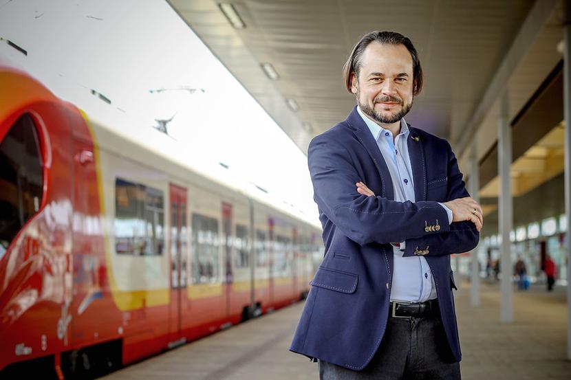 MIESIĘCZNY KOSZT: