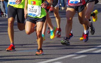 Jak bieganie wpływa na kolana? Znamy wyniki badania maratończyków