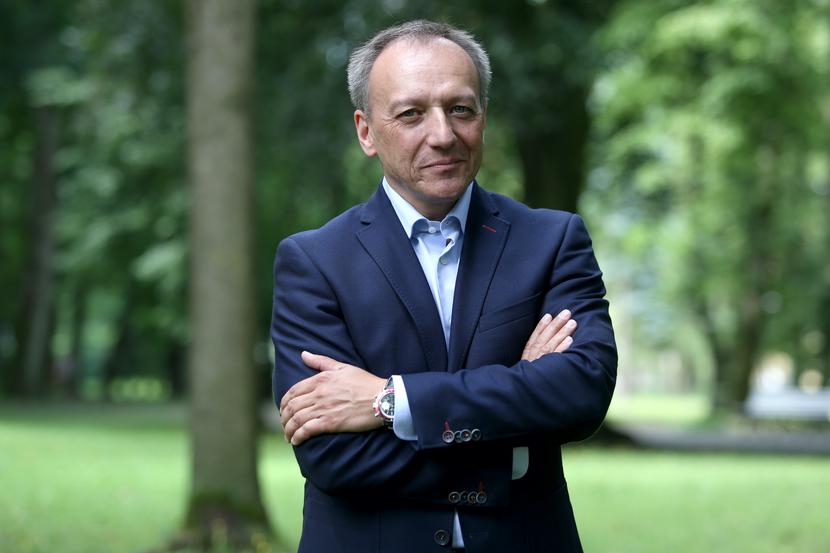 Piotr Marczyk jest prezesem zarządu „Uzdrowiska Konstancin-Zdrój” SA, zarządzającego Oddziałem Psychiatrycznym dla Dzieci i Młodzieży.