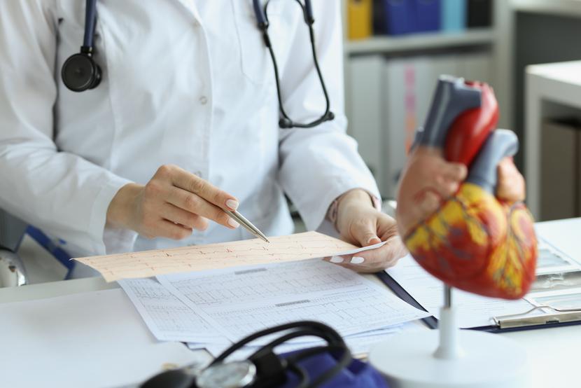 Mając narzędzia diagnostyczne, możliwość szybkiego ustalenia rozpoznania danej choroby, lekarz w POZ ma również możliwość włączenia leczenia dedykowanego, np. niewydolności serca - wskazuje prof. Lelonek. Mając narzędzia diagnostyczne, możliwość szybkiego ustalenia rozpoznania danej choroby, lekarz w POZ ma również możliwość włączenia leczenia dedykowanego, np. niewydolności serca - wskazuje prof. Lelonek.