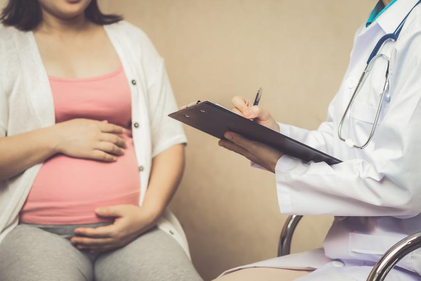 Tzw. rejestr ciąż wchodzi w życie od 1 października 2022 roku. Lekarz będzie miał obowiązek wpisania informacji o ciąży do rejestru zdarzeń medycznych.