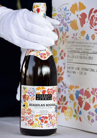 Beaujolais Nouveau to czerwone wino szczepu Gamay, rozpowszechnionego w regionie Baujolais we Francji. W smaku jest wytrawne, mocno owocowe, lekkie, w wyglądzie intensywnie czerwone.