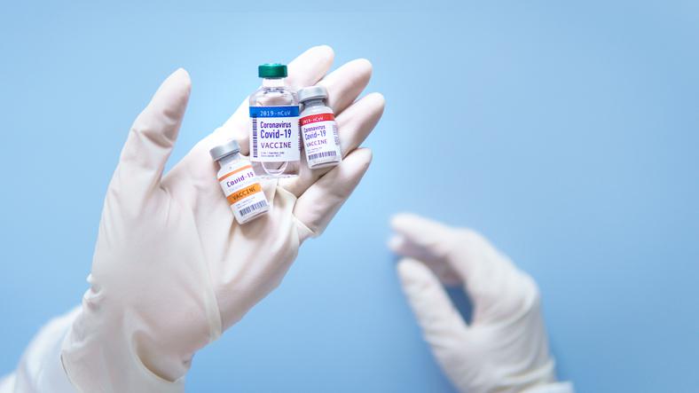 Pojawianie się kolejnych mutacji SARS-CoV-2 obniża szanse na osiągnięcie odporności zbiorowej. Pojawianie się kolejnych mutacji SARS-CoV-2 obniża szanse na osiągnięcie odporności zbiorowej.