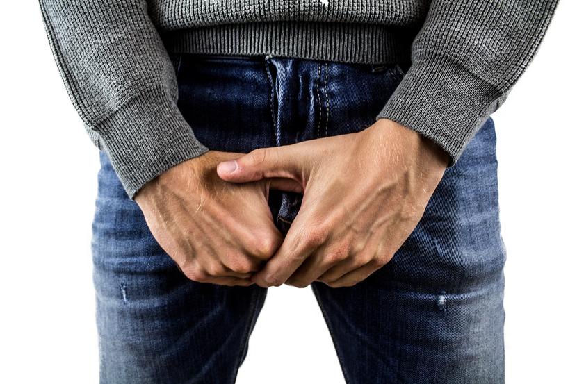 Choroba Peyroniego to schorzenie, w którym u mężczyzn na penisie rozwijają się włókniste, bliznowate płytki, powodujące jego skrzywienie, co czasem prowadzi do bolesności i utrudnia stosunki seksualne. Choroba Peyroniego to schorzenie, w którym u mężczyzn na penisie rozwijają się włókniste, bliznowate płytki, powodujące jego skrzywienie, co czasem prowadzi do bolesności i utrudnia stosunki seksualne.