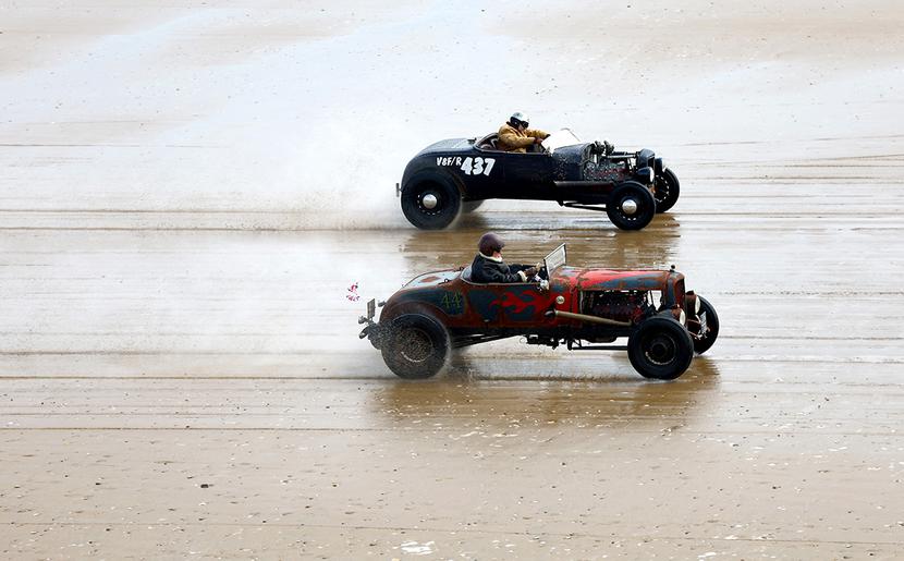 Bridlington, Wielka Brytania, 22 kwietnia 2023 r. Race the Waves – rajd samochodowy i zlot miłośników klasycznych automobili i motocykli – co roku organizowany w nadmorskim Bridlington.