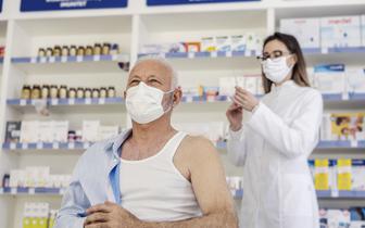 Szczepienia przeciw grypie w aptekach: NFZ kończy nabór chętnych