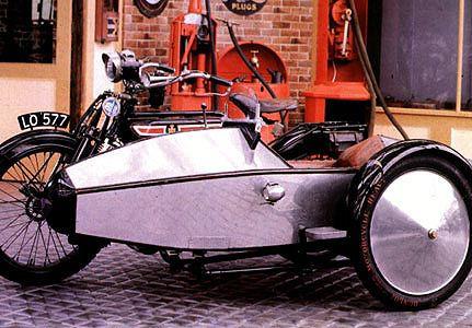 Początkowo firma zajmowała się produkcją wózków bocznych do motocykli.