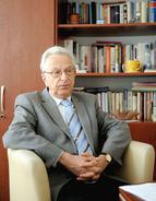 Prof. Zbigniew Lew-Starowicz: Model edukacji seksualnej dominujący w polskich szkołach ma bardzo wiele braków