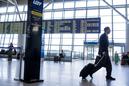 Polskie lotniska po trzech kwartałach 2022 r. obsłużyły prawie 30,9 mln pasażerów