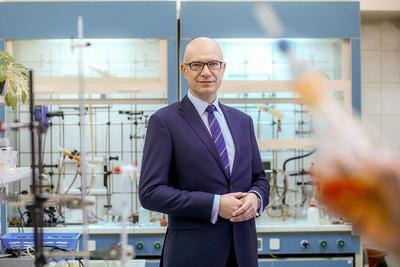 Paweł Bielski, dyrektor Instytutu Chemii Przemysłowej, podkreśla, że polskie firmy z branży muszą pracować nad nowymi produktami, jeśli chcą skutecznie konkurować z przedsiębiorcami z innych krajów.