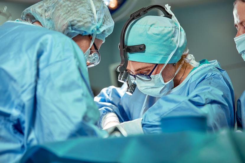 Pacjenci po transplantacji muszą przyjmować leki immunosupresyjne do końca życia. Mają one bardzo dużo efektów ubocznych.
