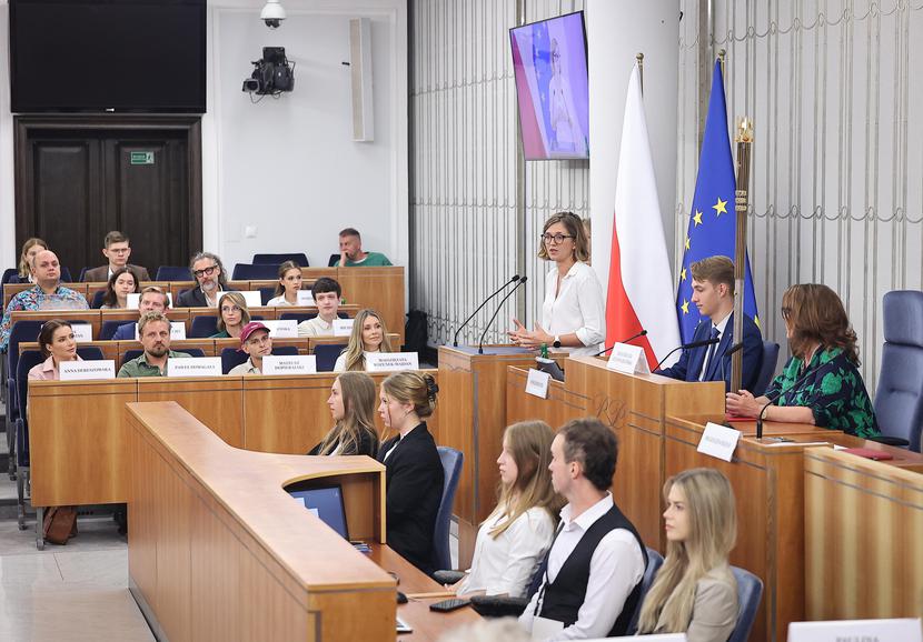 03.09.2024, konferencja “MówMy o zdrowiu psychicznym młodych ludzi” z udziałem marszałek Senatu RP Małgorzaty Kidawy-Błońskiej i wicemarszałek Senatu RP Magdaleny Biejat 03.09.2024, konferencja “MówMy o zdrowiu psychicznym młodych ludzi” z udziałem marszałek Senatu RP Małgorzaty Kidawy-Błońskiej i wicemarszałek Senatu RP Magdaleny Biejat
