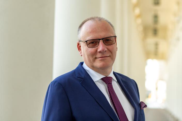 Potrzebna wizja, i to daleka.