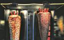 Tradycyjny kebab powstaje w centrum Polski