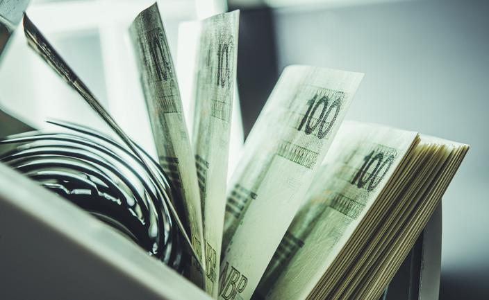 Banki stracą na obniżkach stóp i będą nadrabiać w prowizjach