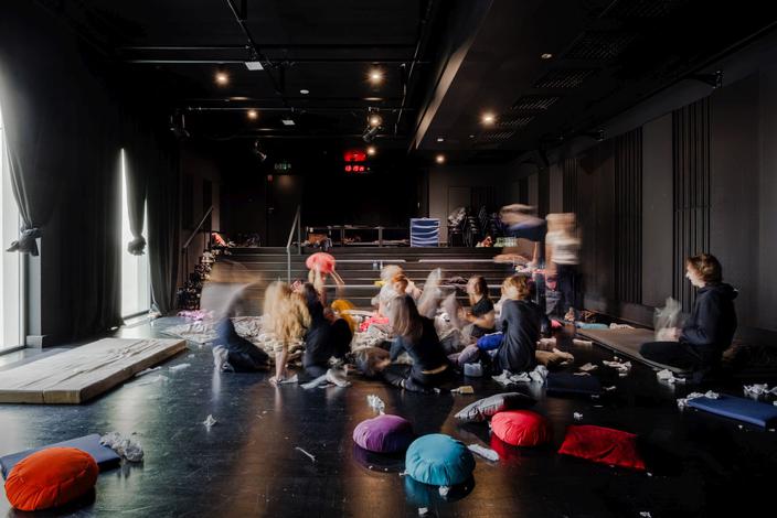 Nie tylko spektakle: Nie tylko spektakle: