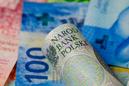 Złoty odrabia poniedziałkowe straty; inwestorzy czekają na Fed i EBC
