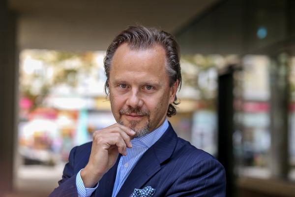 Sztuczna inteligencja nie zdziesiątkuje bankowców