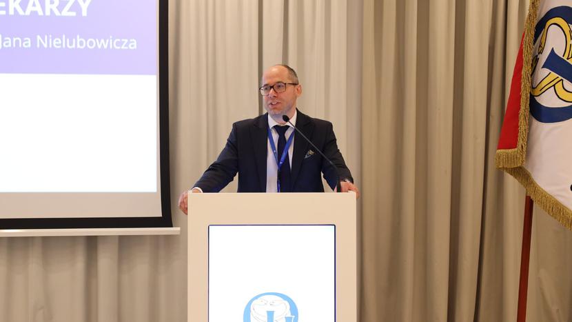 Prezes Okręgowej Izby Lekarskiej w Warszawie dr Artur Drobniak Prezes Okręgowej Izby Lekarskiej w Warszawie dr Artur Drobniak