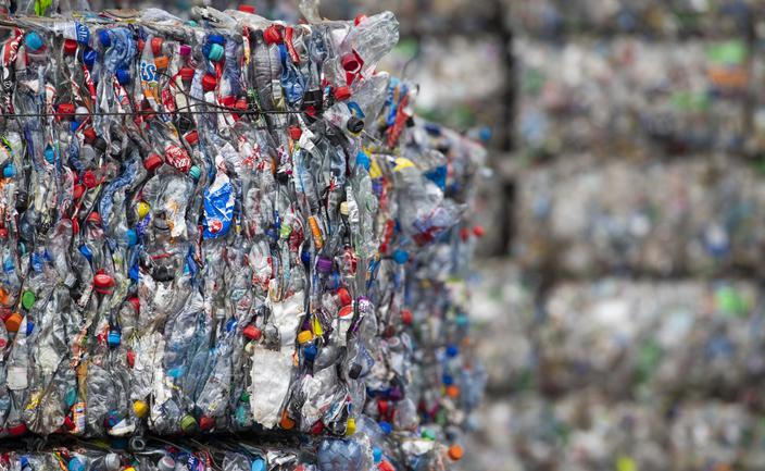MKiŚ: w 2024 roku Polska zapłaci 2,3 mld zł podatku od plastiku