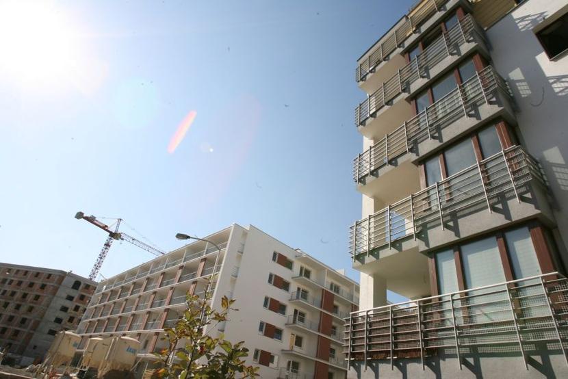 Szybciej zapłacimy kilkaset tysięcy złotych za mieszkanie, niż wykupimy polisę za kilkaset złotych.