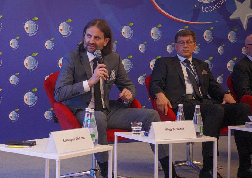 Mamy projekt rozporządzenia dot. standardów kształcenia na kierunku lekarskim. Wkrótce powstaną przepisy dotyczące pozostałych zawodów medycznych - mówi podsekretarz stanu Piotr Bromber. Mamy projekt rozporządzenia dot. standardów kształcenia na kierunku lekarskim. Wkrótce powstaną przepisy dotyczące pozostałych zawodów medycznych - mówi podsekretarz stanu Piotr Bromber.