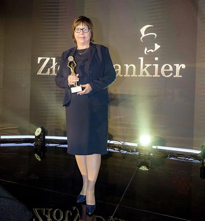 WRAŻLIWY JAK MBANK: Jury i internauci oceniali w tym roku szesnaście projektów CRS-owych, zgłoszonych przez czternaście banków. Nagrodę odebrała Iwona Ryniewicz, prezes Fundacji mBanku.