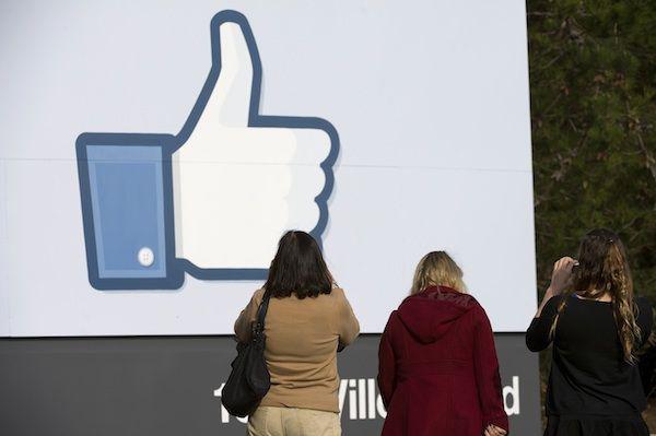 Wejście do siedziby Facebooka (fot. Bloomberg)