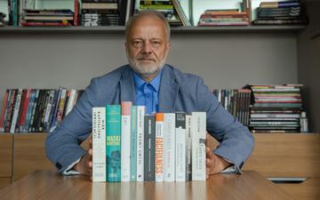 Przywództwa uczę się z książek