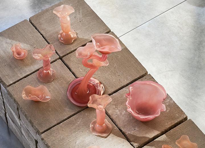 „Pali się piękno”. Wystawa Aliny Szapocznikow i Filomeny Smoły w galerii Objekt