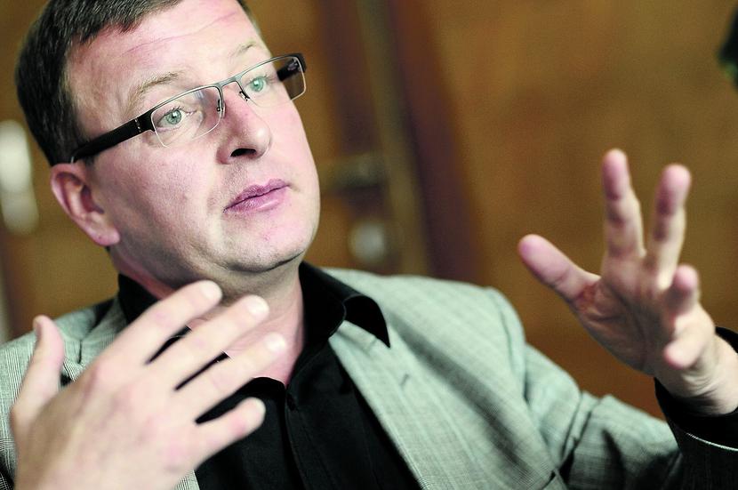 FRONTEM
 DO KLIENTA:
 Przedstawiciele
 BGK, kierowanego
 przez Dariusza
 Kacprzyka, liczą, że
 dzięki planowanym
 zmianom, firmy, które
 dziś są na liście
 rezerwowej, będą
 mogły dostać kredyt
 technologiczny
 jeszcze w tym roku.
 [FOT. TR]