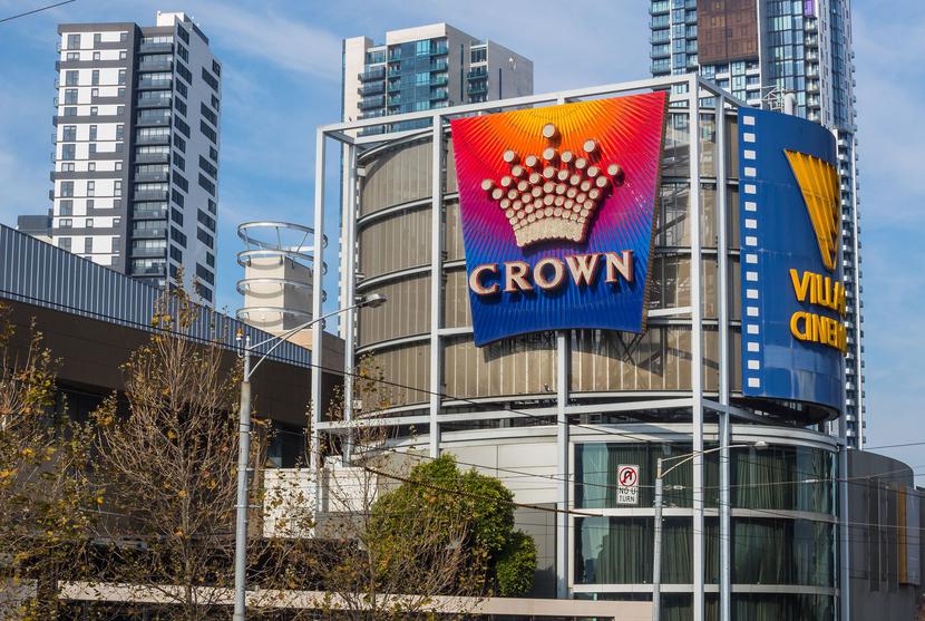 Logo Crown Resorts na kasynie w Melbourne