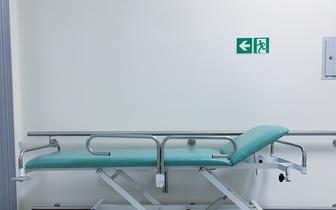 Samorządowcy: reforma szpitali w pandemii “zadaniem karkołomnym”